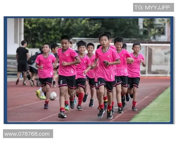 青少年足球比赛精彩瞬间回放全记录助力年轻球员成长与发展